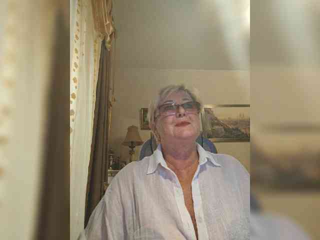 KarinkaSweet webcam
