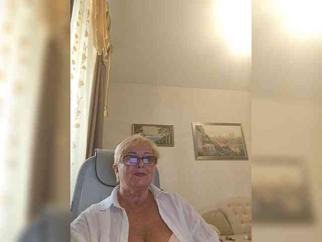 KarinkaSweet webcam