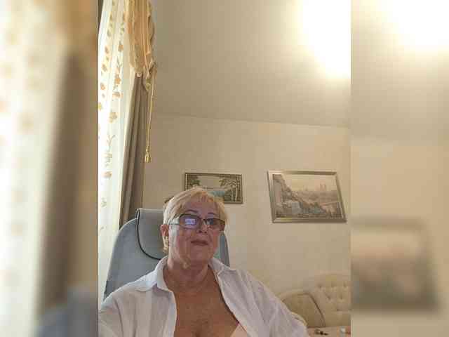 KarinkaSweet webcam