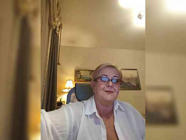 KarinkaSweet webcam