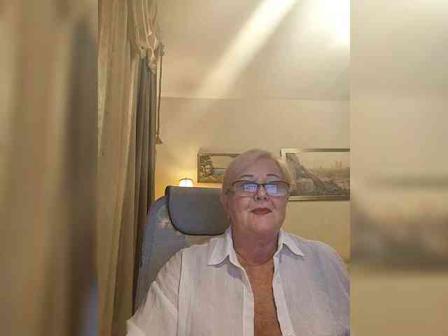 KarinkaSweet webcam