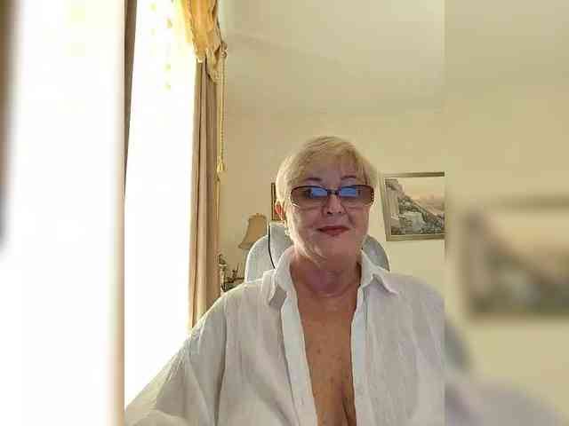 KarinkaSweet webcam