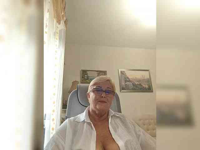 KarinkaSweet webcam