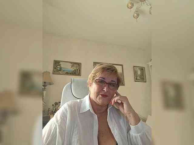 KarinkaSweet webcam