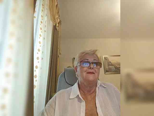 KarinkaSweet webcam