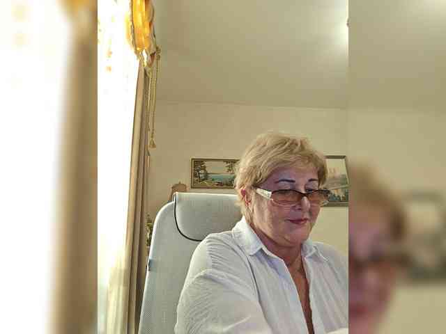KarinkaSweet webcam