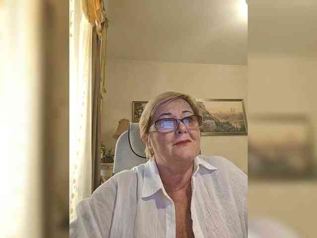 KarinkaSweet webcam