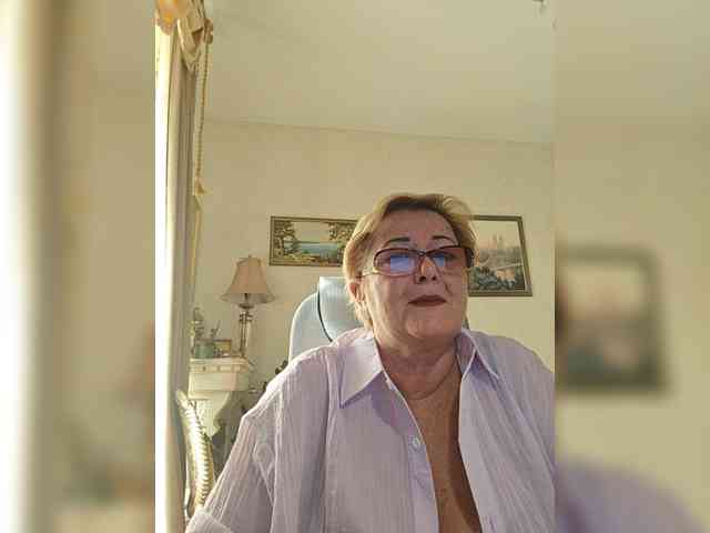 KarinkaSweet webcam