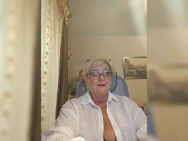 KarinkaSweet webcam