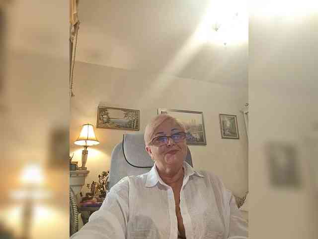 KarinkaSweet webcam