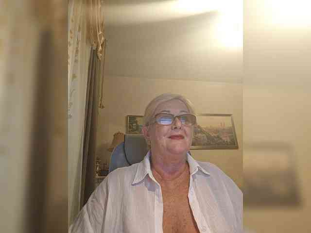 KarinkaSweet webcam