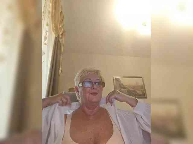 KarinkaSweet webcam