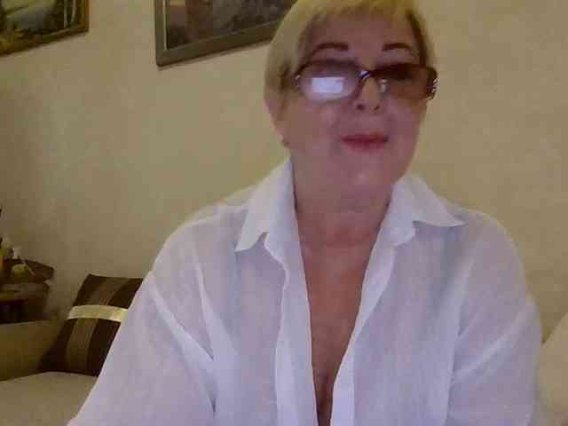 KarinkaSweet live female cam on bongacams