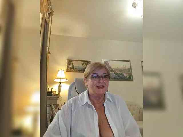 KarinkaSweet webcam