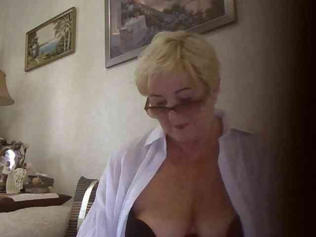 KarinkaSweet webcam