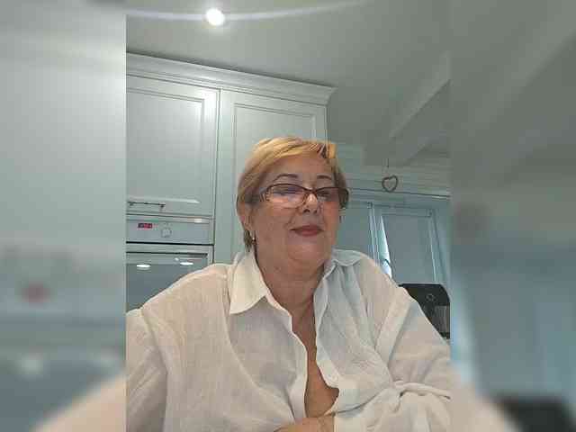 KarinkaSweet webcam