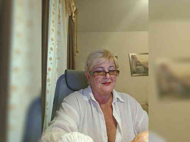 KarinkaSweet webcam