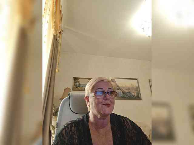 KarinkaSweet webcam