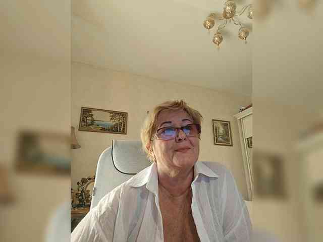 KarinkaSweet webcam