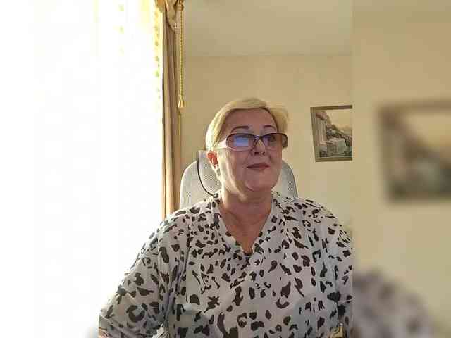 KarinkaSweet webcam