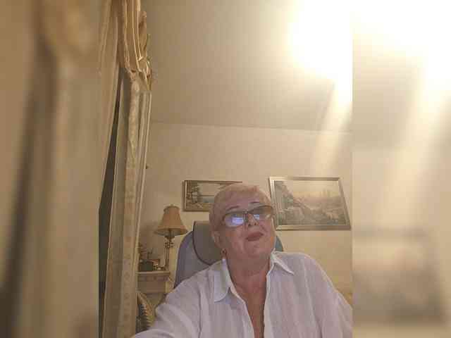 KarinkaSweet webcam