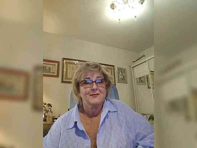 KarinkaSweet webcam