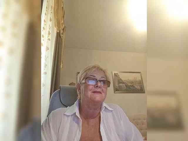 KarinkaSweet webcam