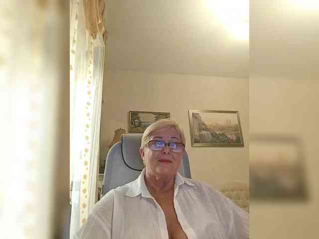 KarinkaSweet webcam