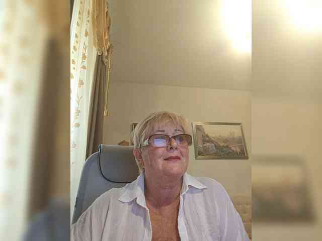 KarinkaSweet webcam