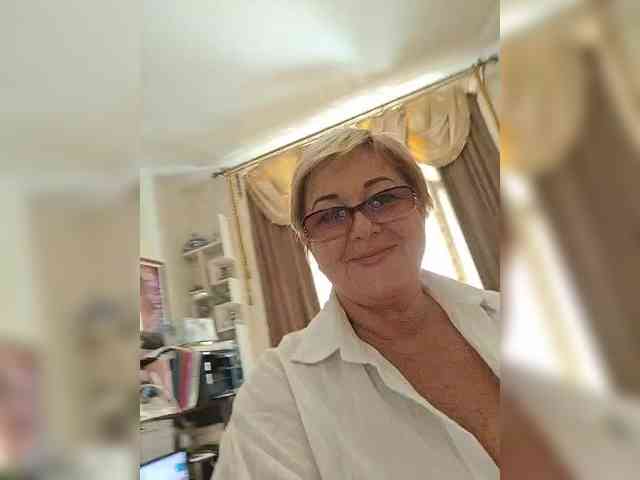 KarinkaSweet webcam