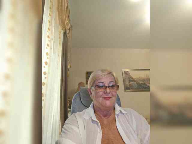 KarinkaSweet webcam