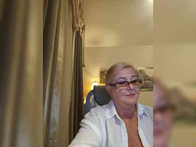 KarinkaSweet webcam