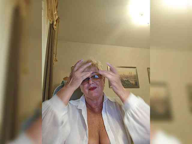KarinkaSweet webcam