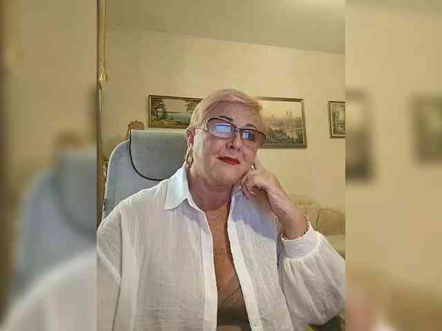 KarinkaSweet webcam