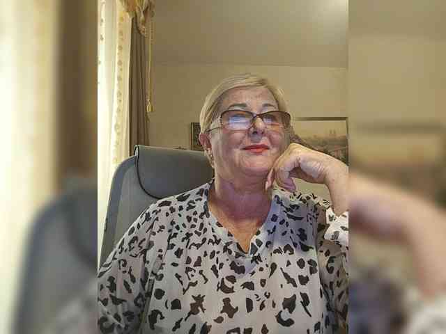 KarinkaSweet webcam