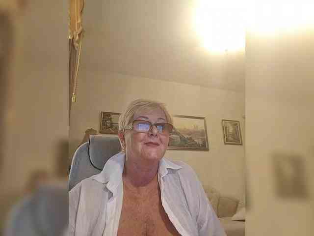KarinkaSweet webcam