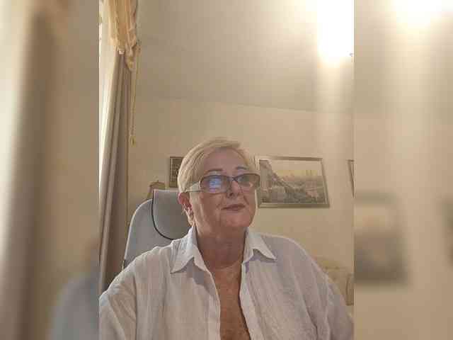 KarinkaSweet webcam