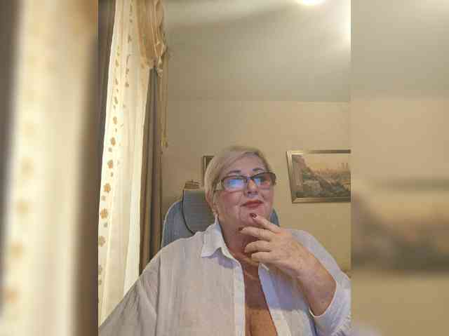 KarinkaSweet webcam