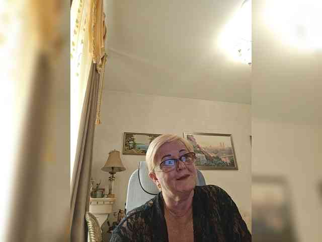 KarinkaSweet webcam
