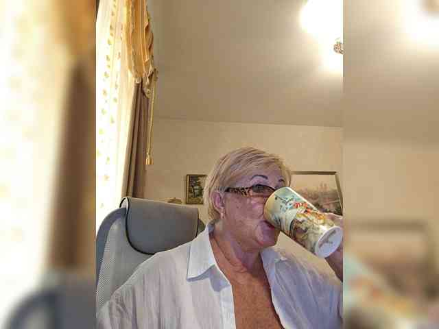 KarinkaSweet webcam