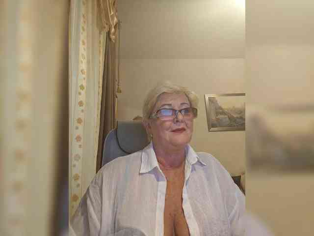 KarinkaSweet webcam