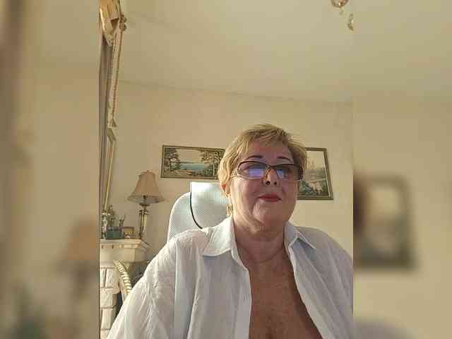 KarinkaSweet webcam