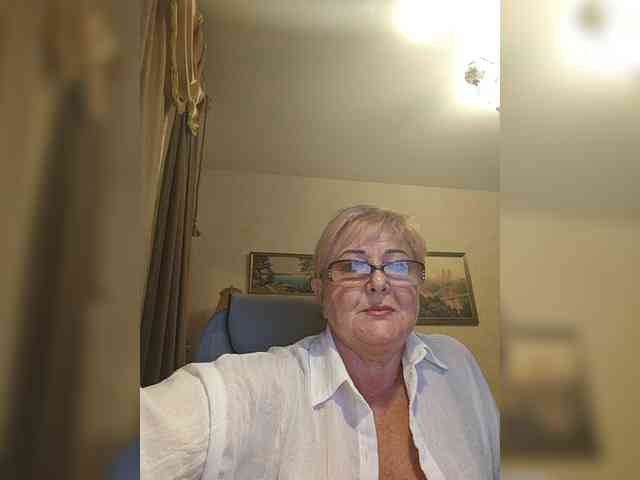 KarinkaSweet webcam