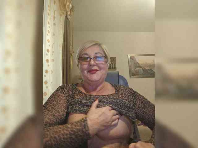 KarinkaSweet webcam