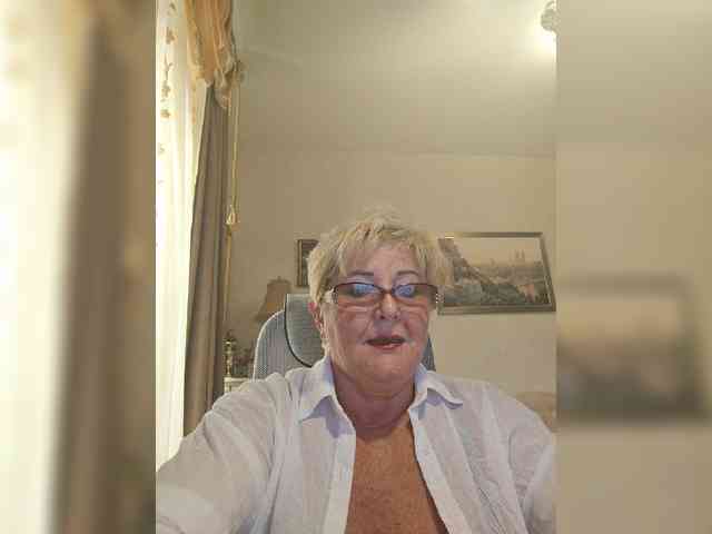 KarinkaSweet webcam