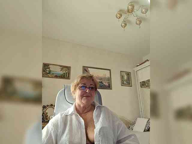 KarinkaSweet webcam