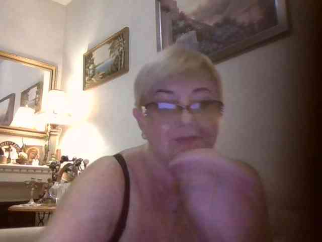 KarinkaSweet webcam