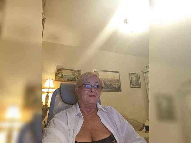 KarinkaSweet webcam