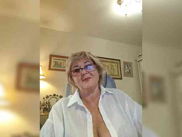 KarinkaSweet webcam