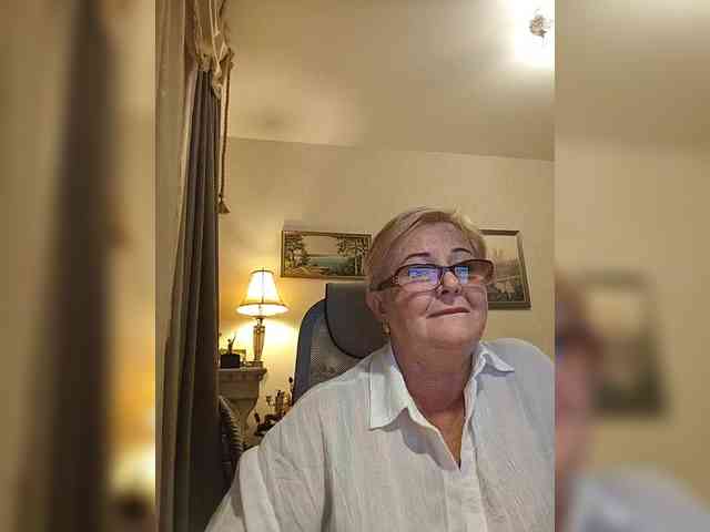 KarinkaSweet webcam